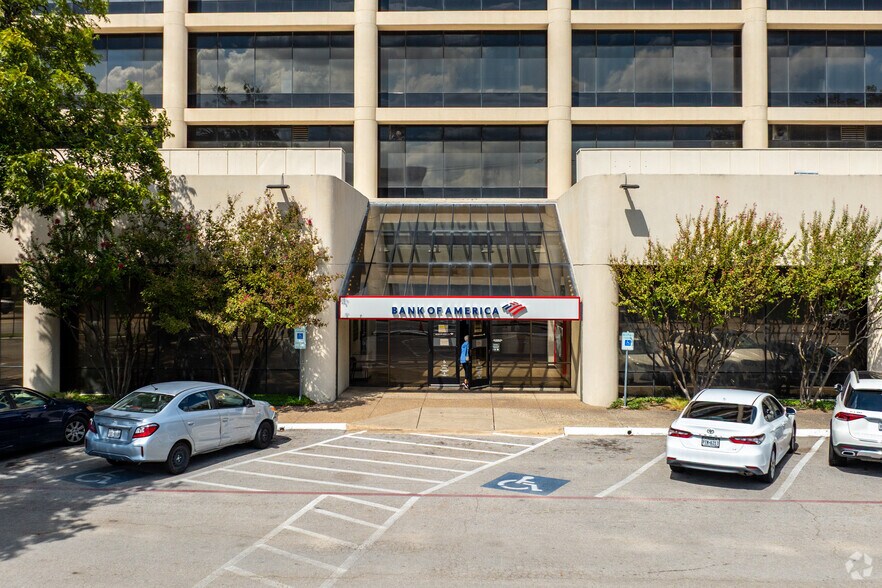 More Photos Of 7515 Greenville Ave, Dallas Medical For Lease