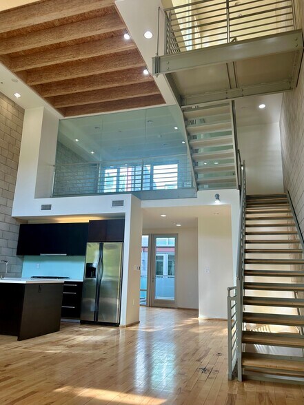 More Photos Of 3450 Cahuenga Blvd W, Los Angeles Office Residential For Lease