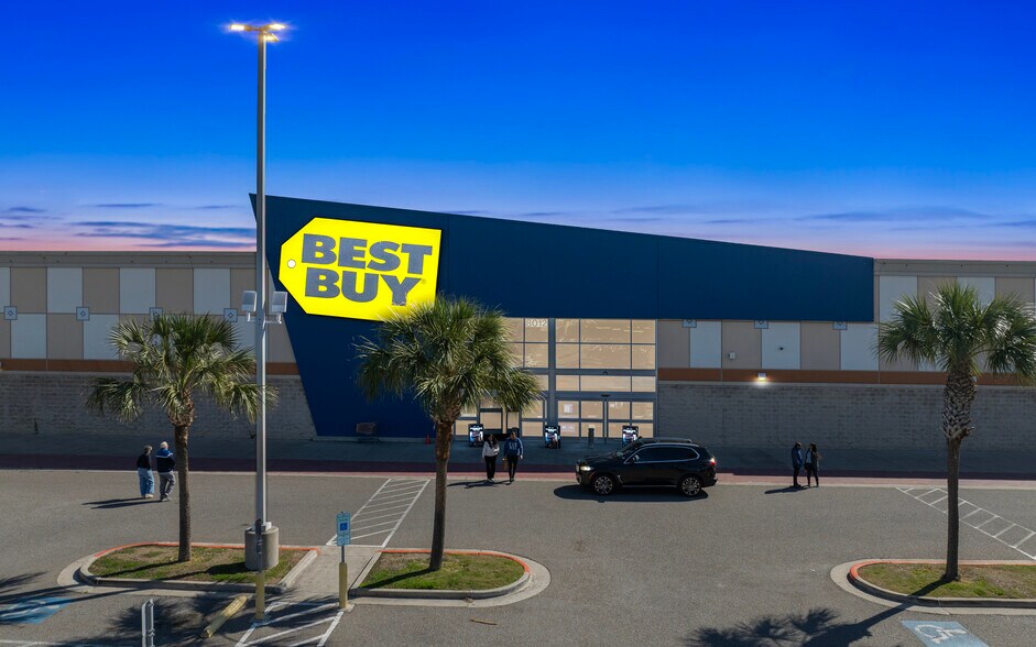 Primary Photo Of 8012 N 10th St, McAllen Storefront For Sale