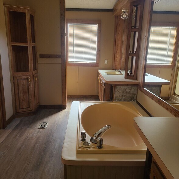 More Photos Of 138 Grey Moss Ct, Ingram Apartments For Sale