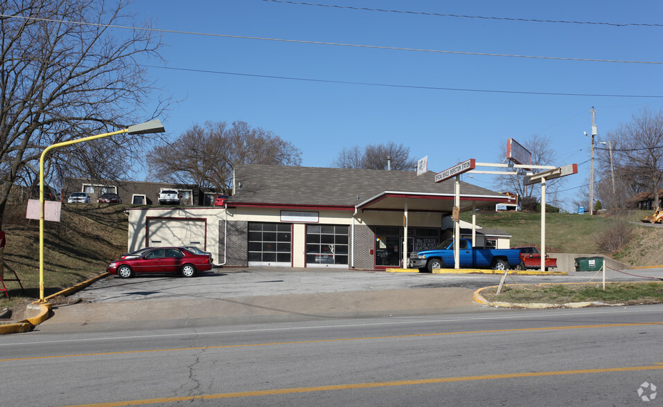 Primary Photo Of 4250 NE Antioch Rd, Kansas City General Retail For Sale