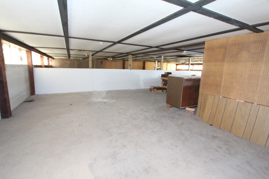 More Photos Of 110 Creekview Dr, Battle Creek General Retail For Sale