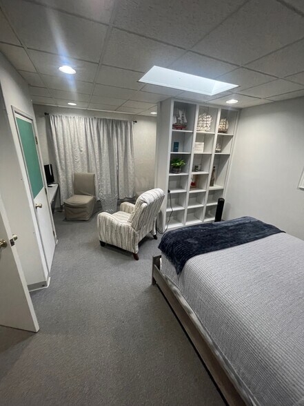 More Photos Of 1904 Washington Ave, Vincennes Office Residential For Sale