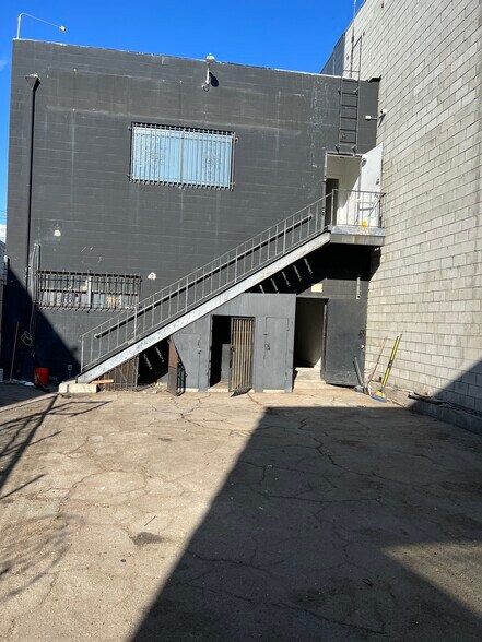 More Photos Of 716 E 9th Pl, Los Angeles Industrial For Sale