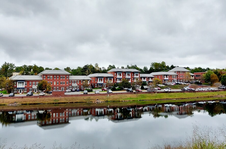 More Photos Of 14165 Robert Paris Ct, Chantilly Medical For Lease