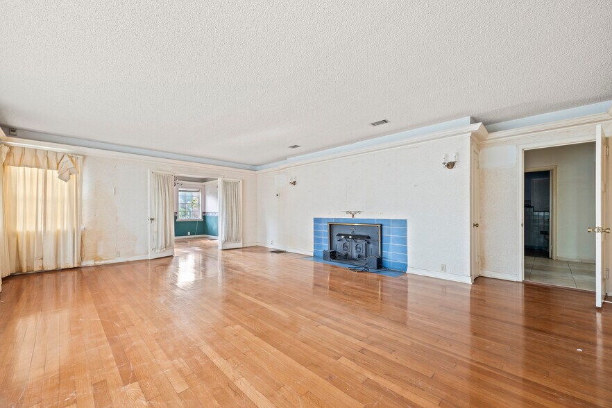 More Photos Of 164 NE Laguna Dr, Lake City Office For Sale