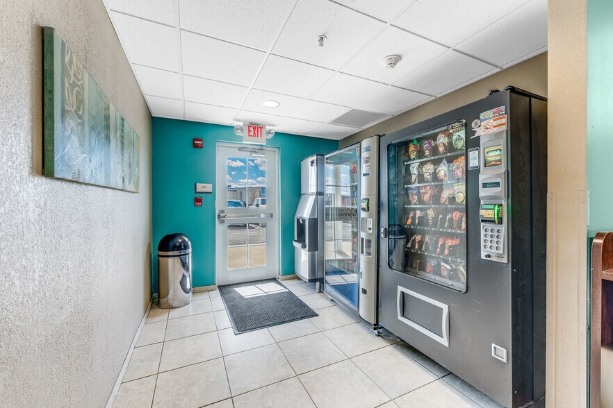 More Photos Of 20 Southland Dr, Fairmont Hotel For Sale