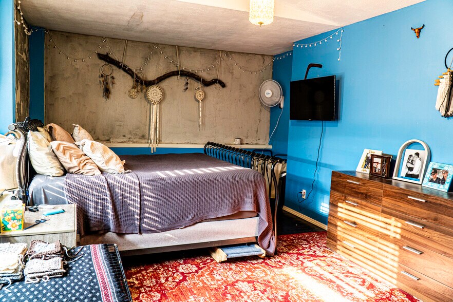 More Photos Of 120 N Main St, Yale Light Manufacturing For Sale