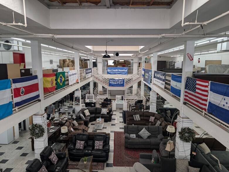 More Photos Of 6717-6719 Pacific Blvd, Huntington Park Storefront For Lease