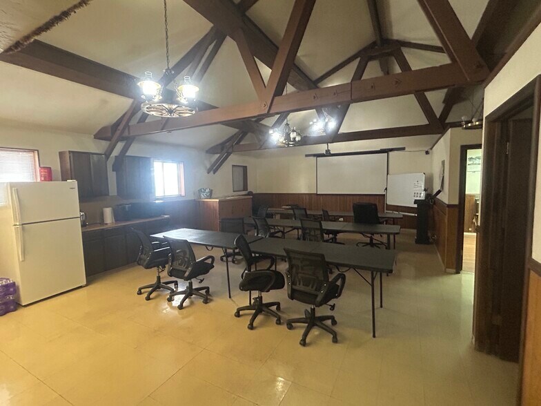 More Photos Of 1921 N Harrison Ave, Pocatello Flex For Sale