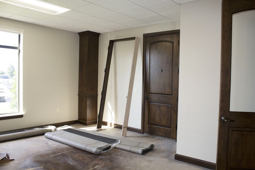 More Photos Of 2513 S Kelly Ave, Edmond Office For Lease