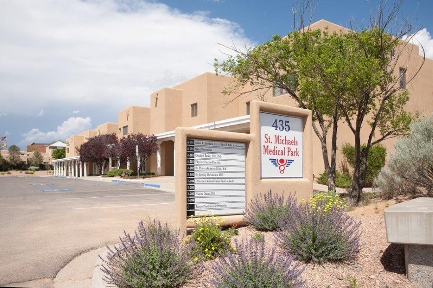 More Photos Of 435 Saint Michaels Dr, Santa Fe Medical For Lease