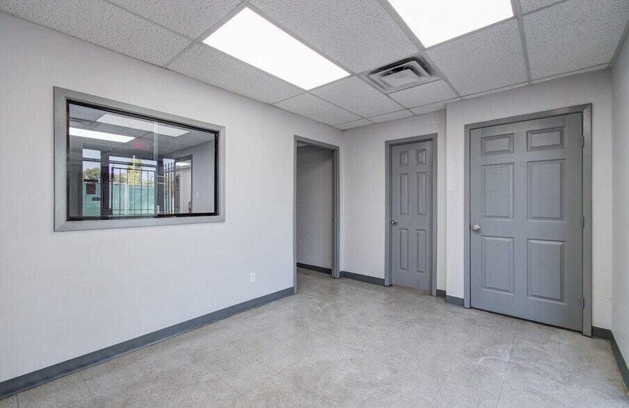 More Photos Of 8730 Ley Rd, Houston Warehouse For Lease