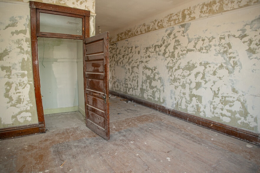 More Photos Of 301 E Park Ave, Anaconda Storefront Retail Office For Sale
