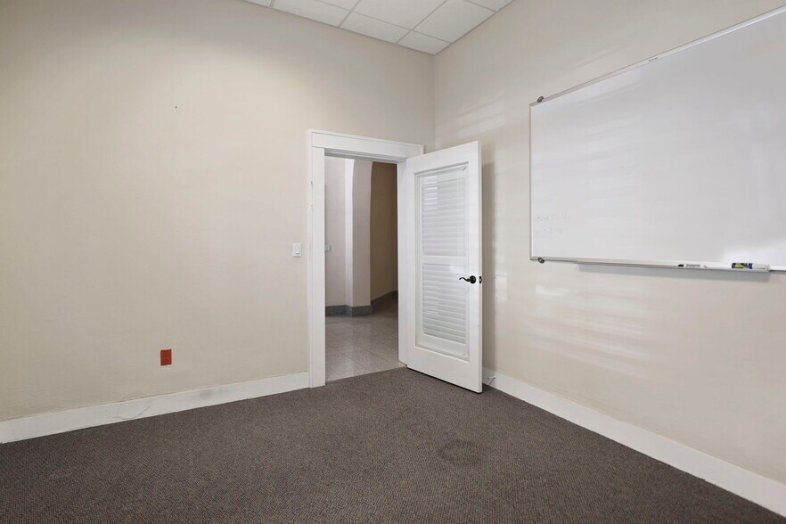 More Photos Of 155 8th St N, Saint Petersburg Office Residential For Lease