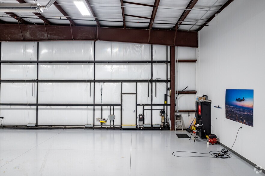 More Photos Of 3000 Airport Dr, Erie Light Manufacturing For Sale