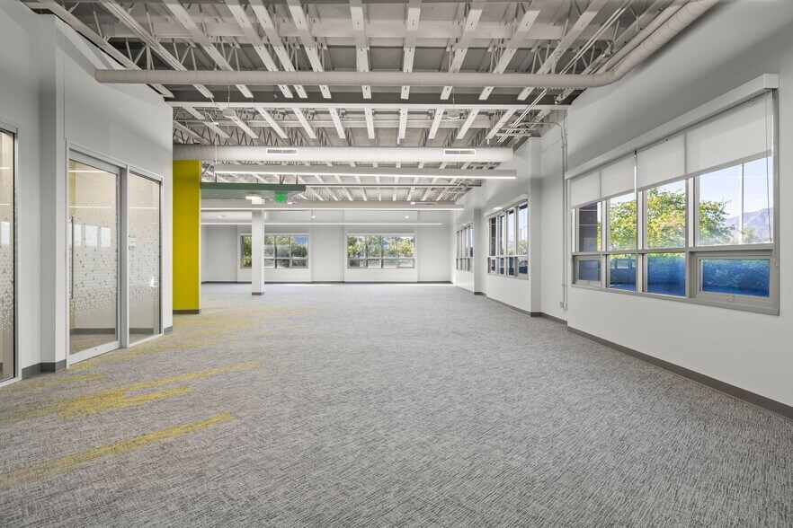 More Photos Of 6398 Cindy Ln, Carpinteria Office For Sale