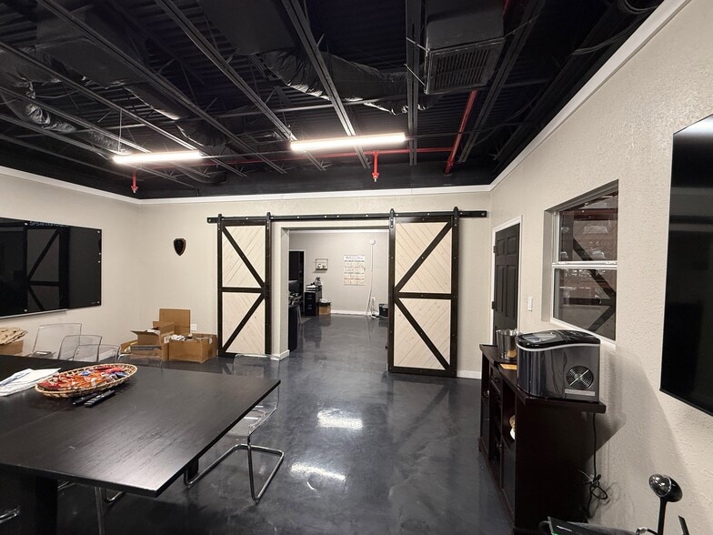 More Photos Of 2 US Highway 17 92 N, Haines City Showroom For Sale