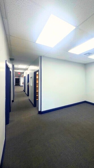 More Photos Of 8080-8100 NW 33rd St, Doral Warehouse For Lease