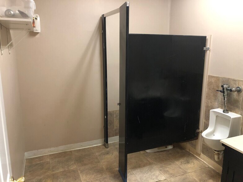 More Photos Of 111 W 5th St, Tyler Loft Creative Space For Sale