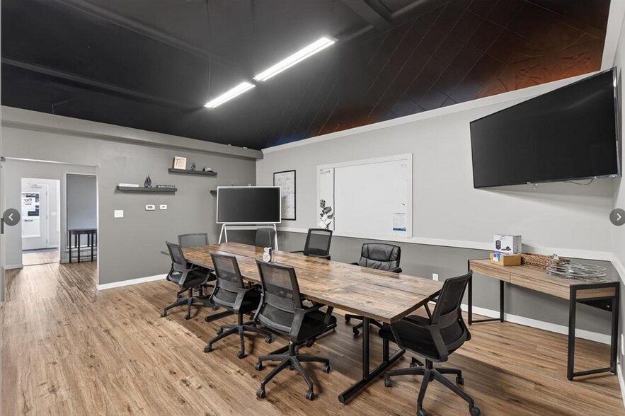 More Photos Of 6434 Main St, North Branch Office For Lease
