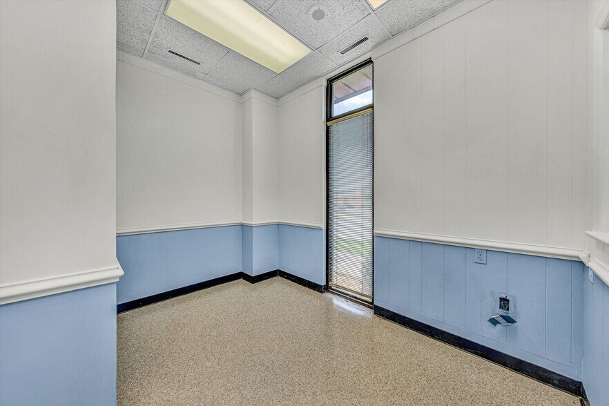 More Photos Of 1930 Braeburn Dr, Salem Medical For Sale