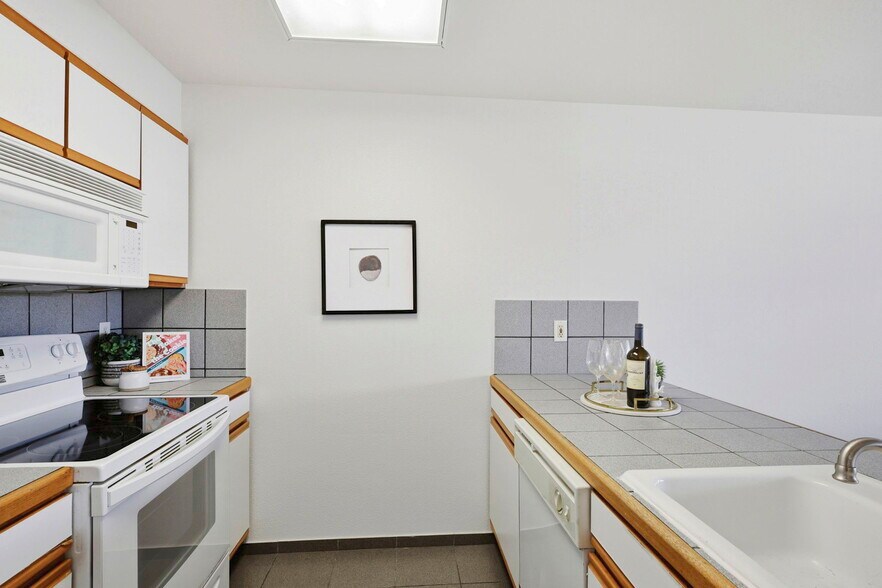 More Photos Of 1678 Wallace Ave, San Francisco Specialty For Sale