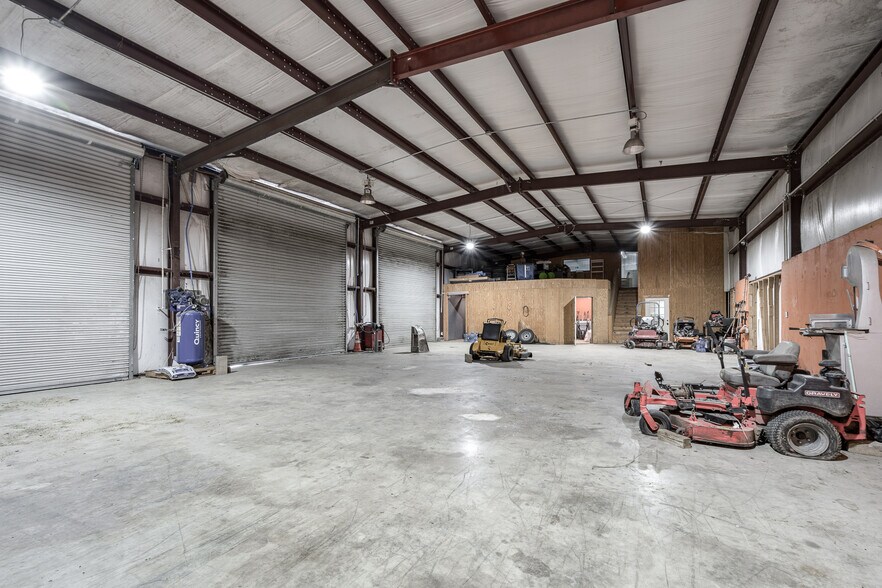 More Photos Of 12586 US-59, Splendora Warehouse For Sale
