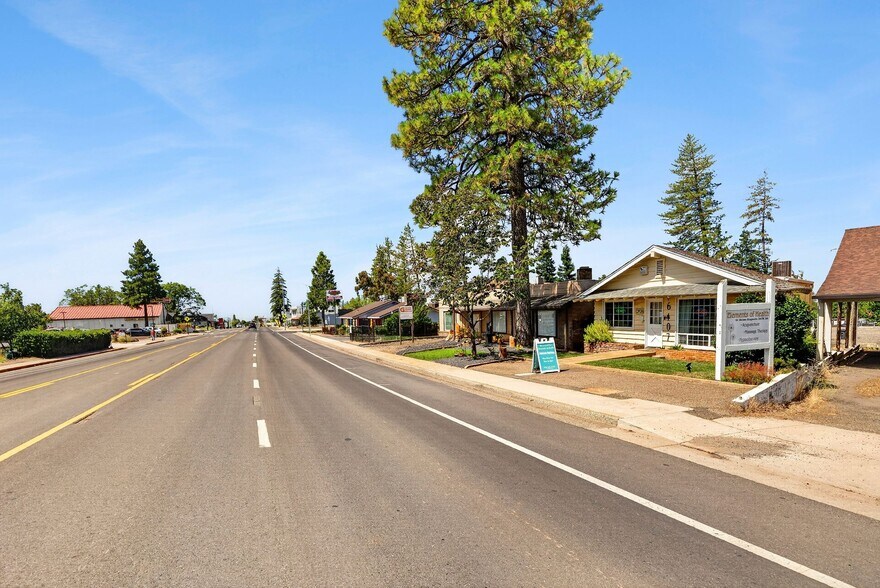 Primary Photo Of 6407 Skyway, Paradise Medical For Sale