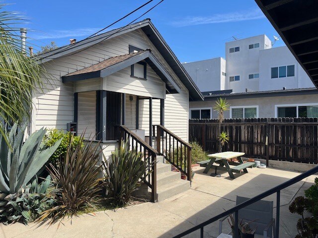 More Photos Of 2440 Chelsea Pl, Santa Monica Multifamily For Sale