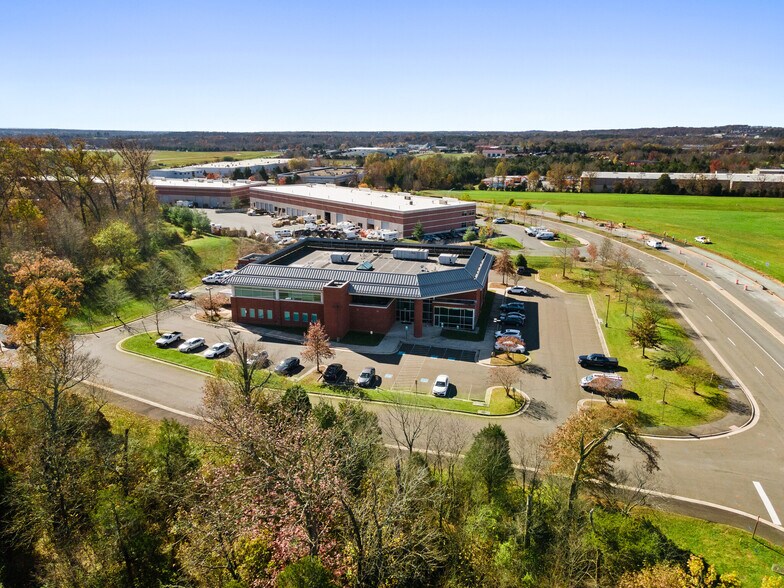 More Photos Of 10621 Gateway Blvd, Manassas Office For Lease