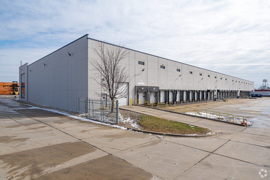 More Photos Of 11101 Franklin Ave, Franklin Park Distribution For Lease