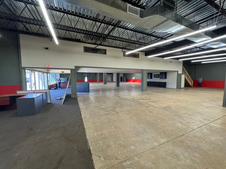 More Photos Of 2577 Route 112, Medford Auto Dealership For Lease