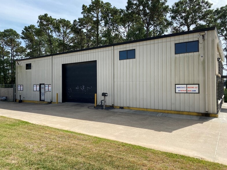 More Photos Of 4229 Interstate 45, Dickinson Light Distribution For Lease