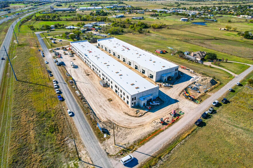 More Photos Of 1433 Chris Ln, Pflugerville Flex For Lease