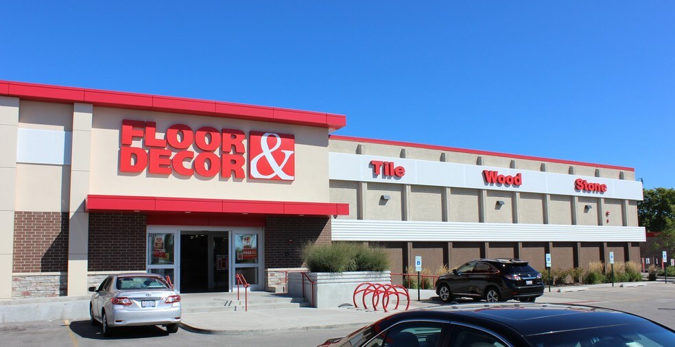 Primary Photo Of 3300 Oakton St, Skokie Freestanding For Sale