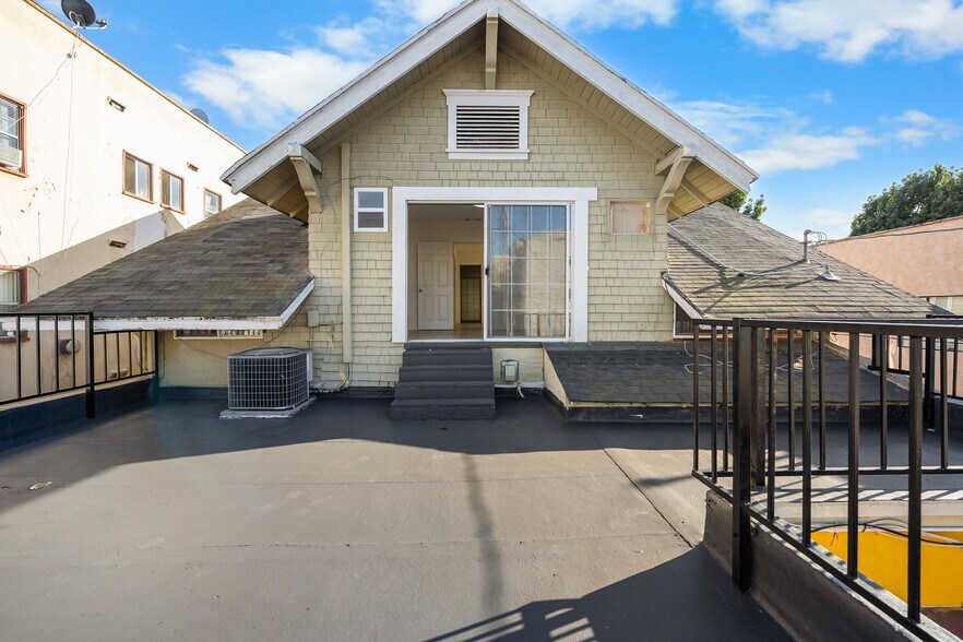 More Photos Of 2823 W 8th St, Los Angeles Office For Lease