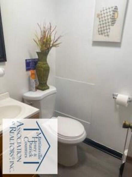 More Photos Of 20 E Main St, Martinsville Office For Sale