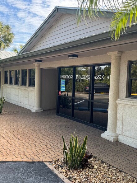 More Photos Of 835 SE Osceola St, Stuart Office Residential For Sale