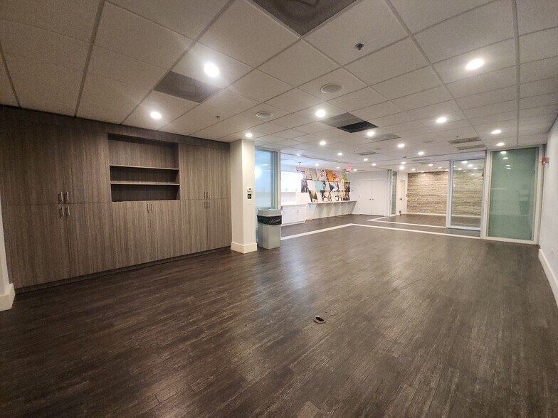 More Photos Of 320 1st St N, Jacksonville Beach Office Residential For Sale