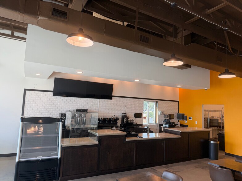 More Photos Of 19580 Cochran Blvd, Port Charlotte Freestanding For Lease