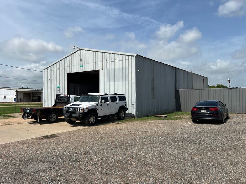 More Photos Of 1605 Swan Lake Rd, Bossier City Manufacturing For Sale
