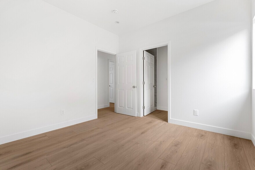 More Photos Of 1955 Bonsallo Ave, Los Angeles Apartments For Sale