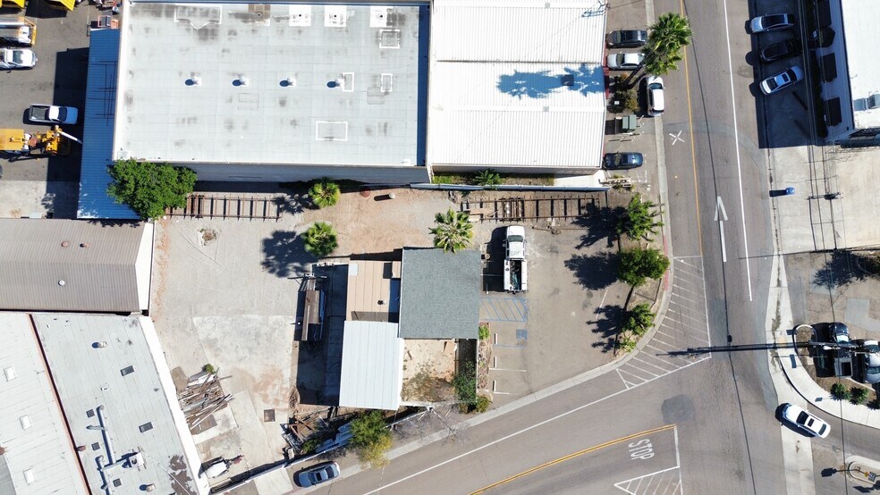 More Photos Of 8126 Center St, La Mesa Flex For Lease