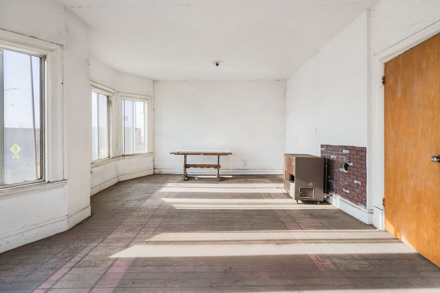 More Photos Of 4712 International Blvd, Oakland Specialty For Sale