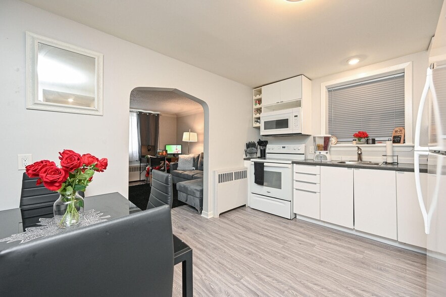 More Photos Of 156 Dagmar Av, Vanier Apartments For Sale