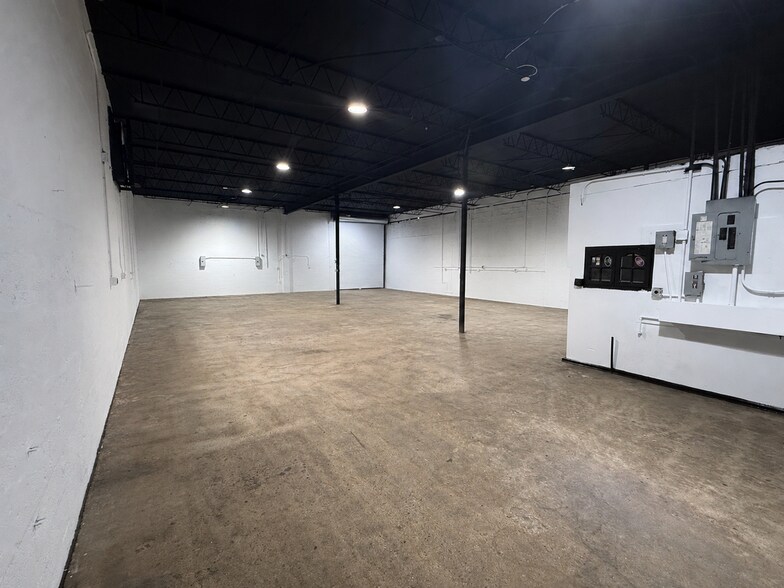 More Photos Of 5201 NW 36th Ave, Hialeah Light Manufacturing For Lease