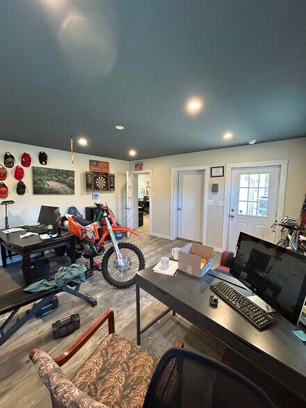 More Photos Of 168 Red Lion Rd, Southampton Light Manufacturing For Lease