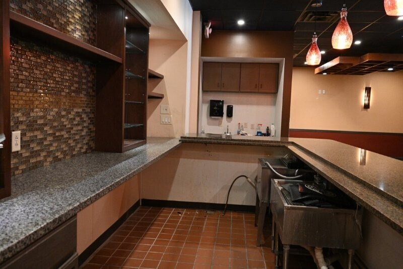 More Photos Of 517 S 4th St, Springfield General Retail For Sale