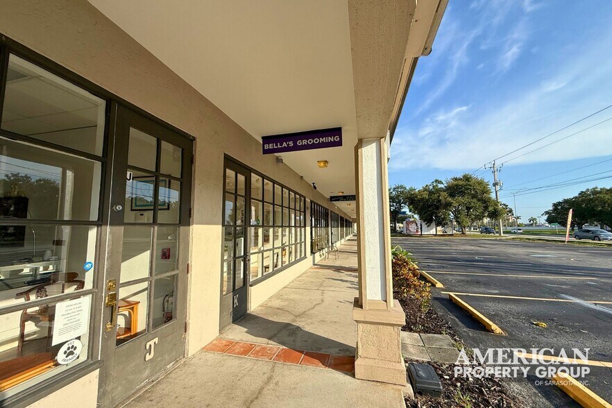 More Photos Of 5900-5990 S Tamiami Trl, Sarasota Storefront For Lease